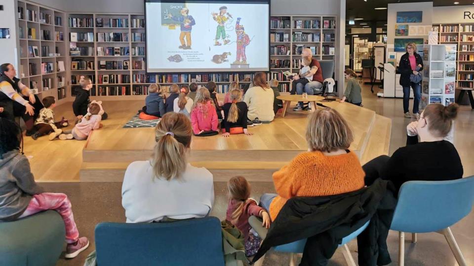 Lenkje til artikkel: Høgtlesinga for barn har starta opp att etter sommaren!