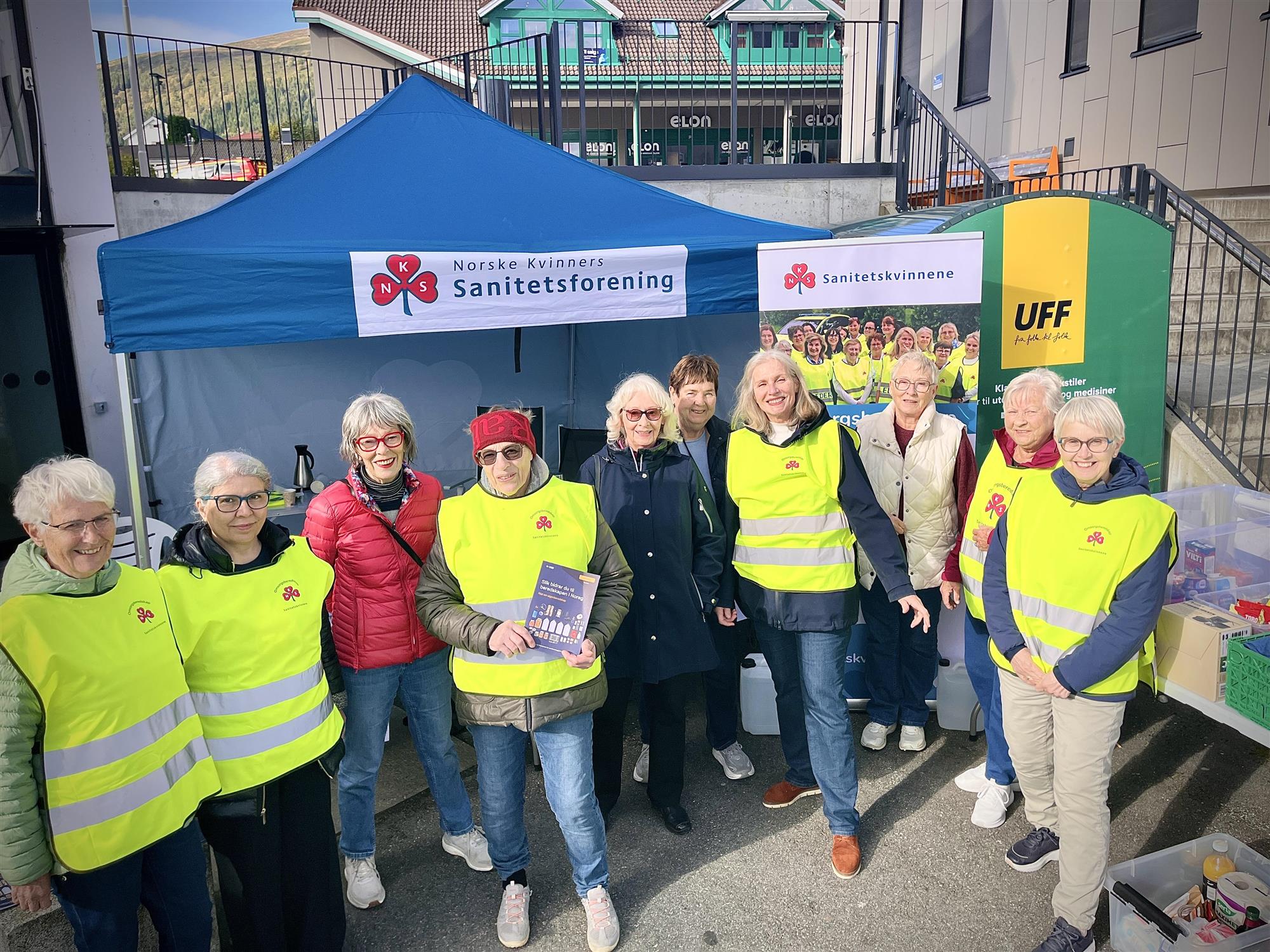 Lenkje til artikkel: Snart får du desse damene på døra på oppdrag for Hareid kommune