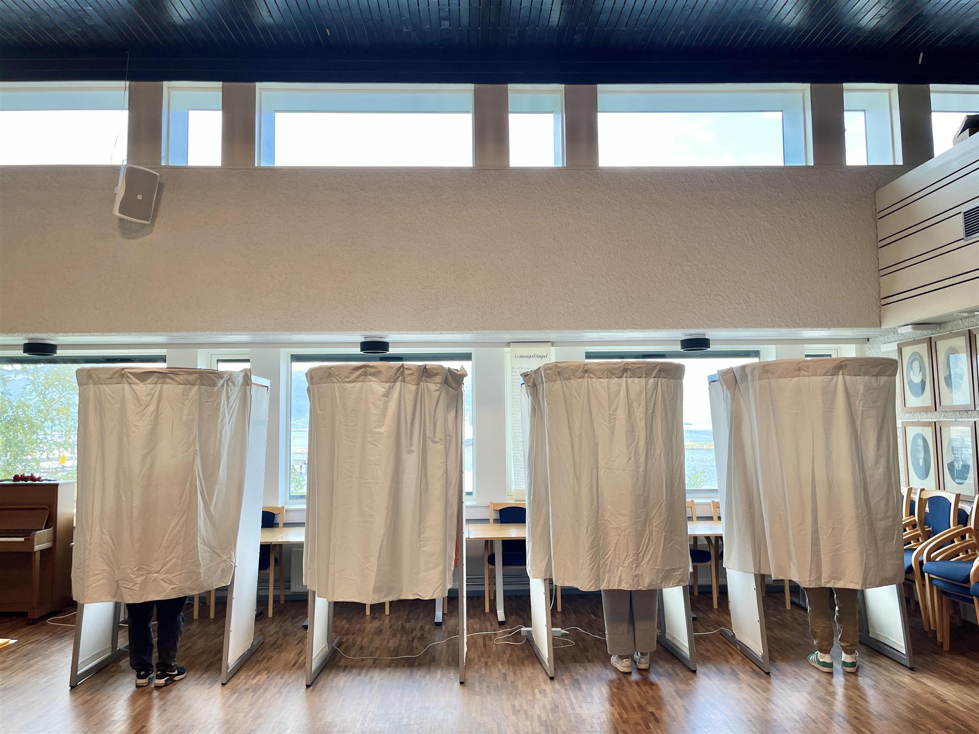 Lenkje til artikkel: Vurderer å gjere det fast med éin valkrins – vil høyre di meining
